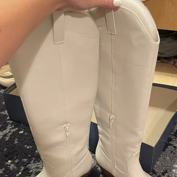 Universal Thread White Heeled Boots - Picture 9 of 17